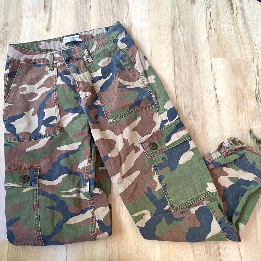 urban outfitters camo women’s pants